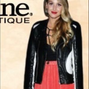 ❤️NEW Whitney Eve, by Whitney Port, Red Flowy Skirt❤️Perfect for the Holidays!❤️